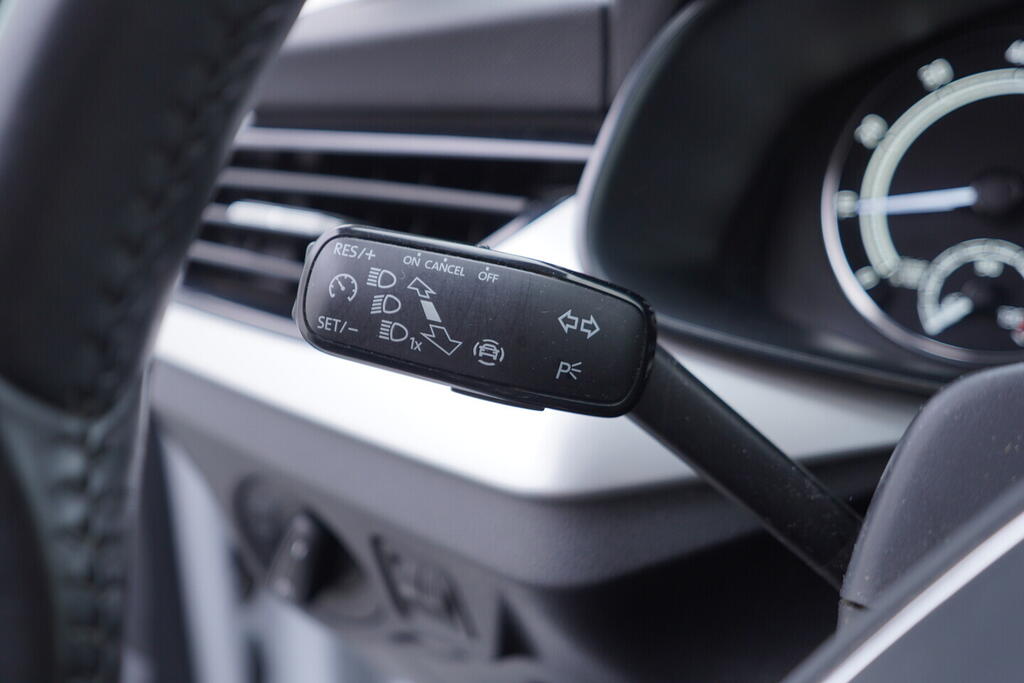 OV190V10598_23.webp_SCALA Ambition 1.0 TSI 81 kW manuál, DPH