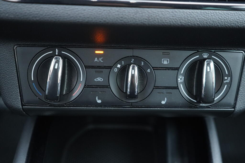 OV190V10598_31.webp_SCALA Ambition 1.0 TSI 81 kW manuál, DPH