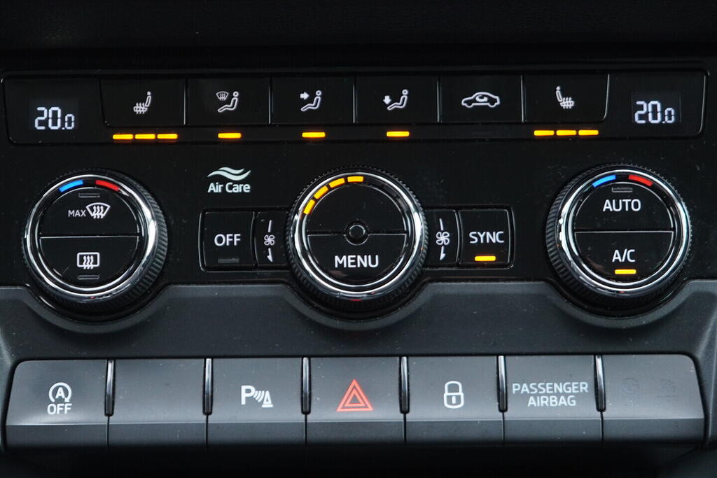 OV190V10602_33.webp_KAROQ  1.5 TSI 110 kW automat