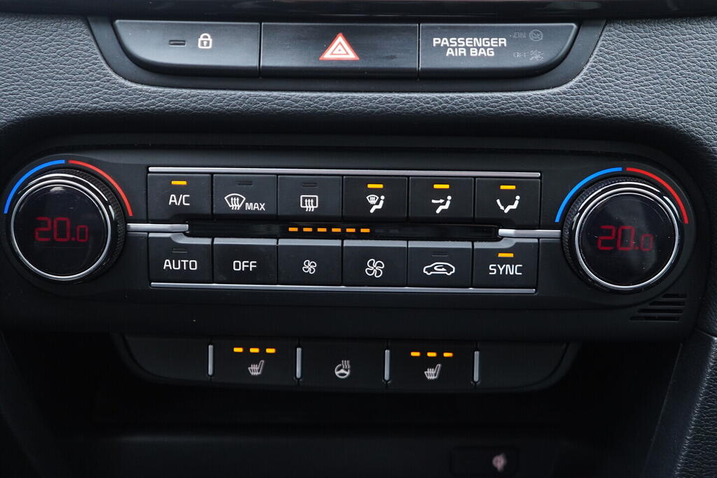 OV190V10603_36.webp_CEED GT-line 1.5 T-GDi 117 kW manuál