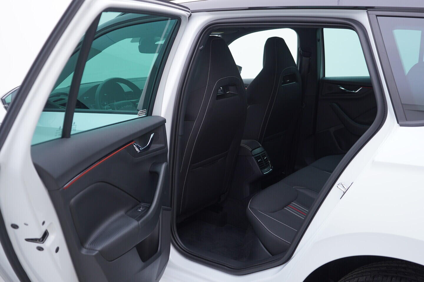 OV190V10605_34.webp_KAMIQ Monte Carlo 1.0 TSI 85 kW manuál, DPH