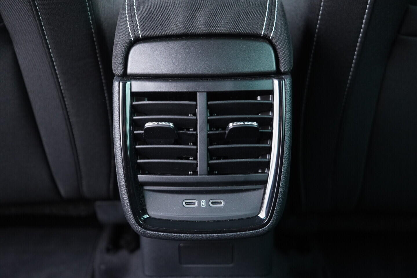 OV190V10605_35.webp_KAMIQ Monte Carlo 1.0 TSI 85 kW manuál, DPH