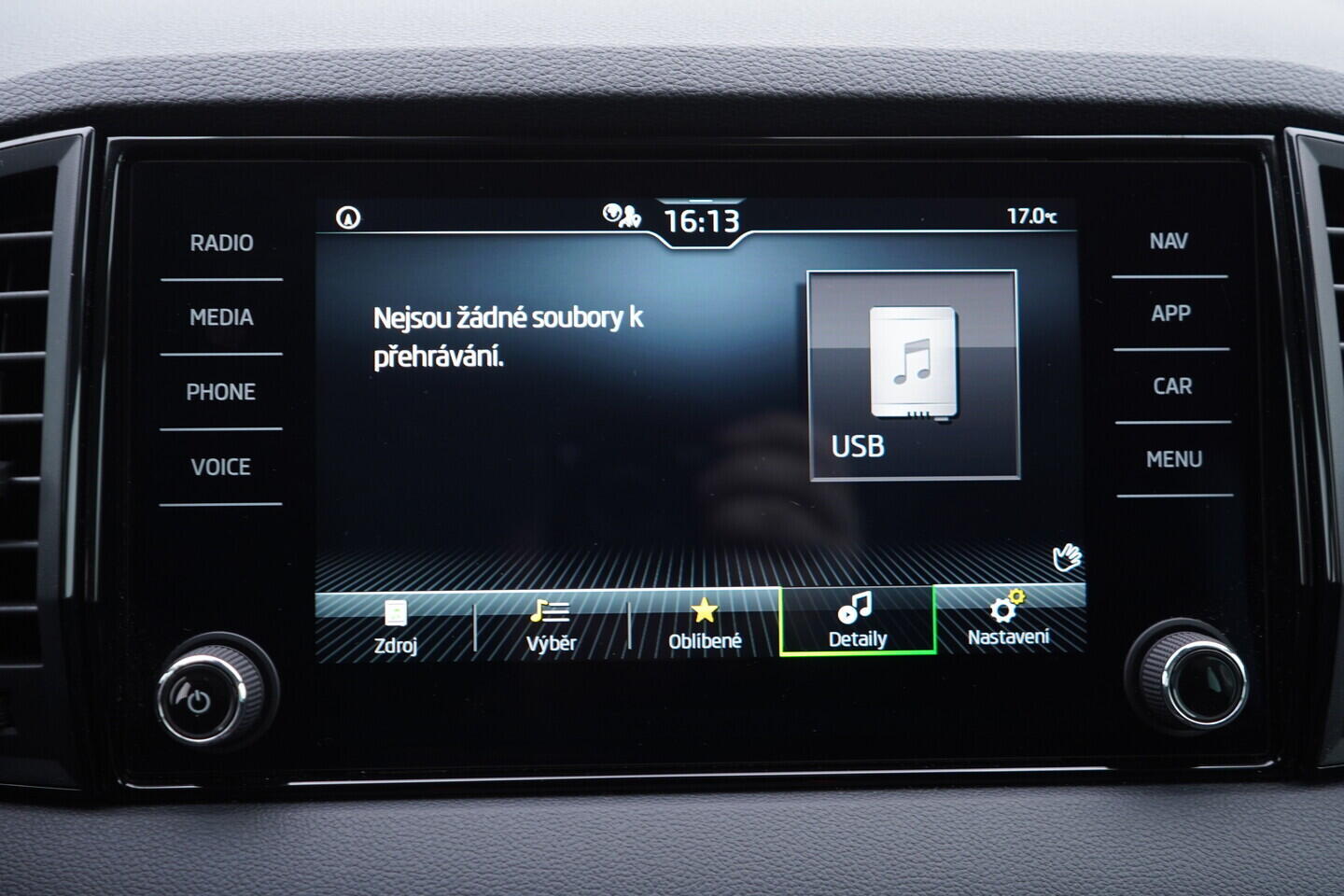 OV190V10613_30.webp_KAROQ Selection 1.5 TSI 110 kW automat, DPH