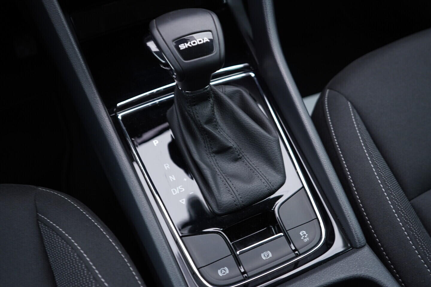 OV190V10613_35.webp_KAROQ Selection 1.5 TSI 110 kW automat, DPH