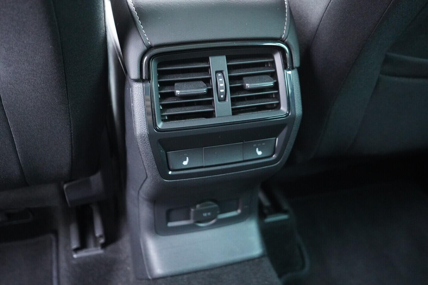 OV190V10613_38.webp_KAROQ Selection 1.5 TSI 110 kW automat, DPH