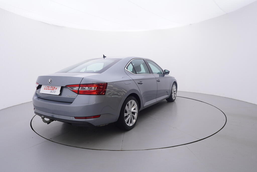 OV190V10615_14.webp_SUPERB  2.0 TSI 162 kW automat