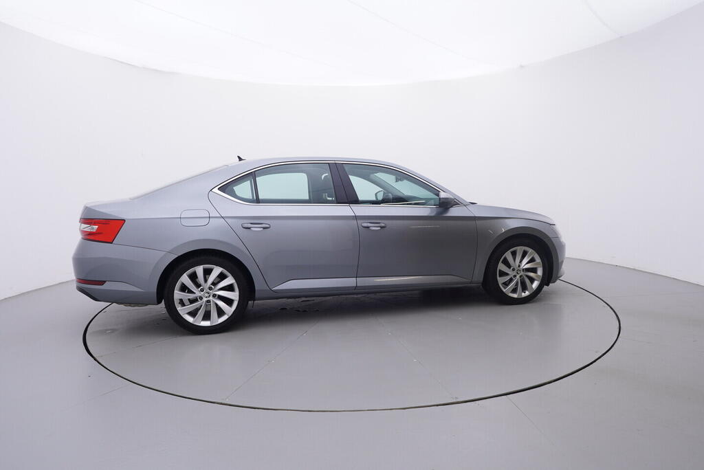 OV190V10615_15.webp_SUPERB  2.0 TSI 162 kW automat