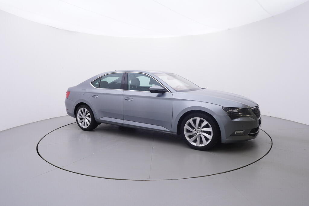 OV190V10615_16.webp_SUPERB  2.0 TSI 162 kW automat