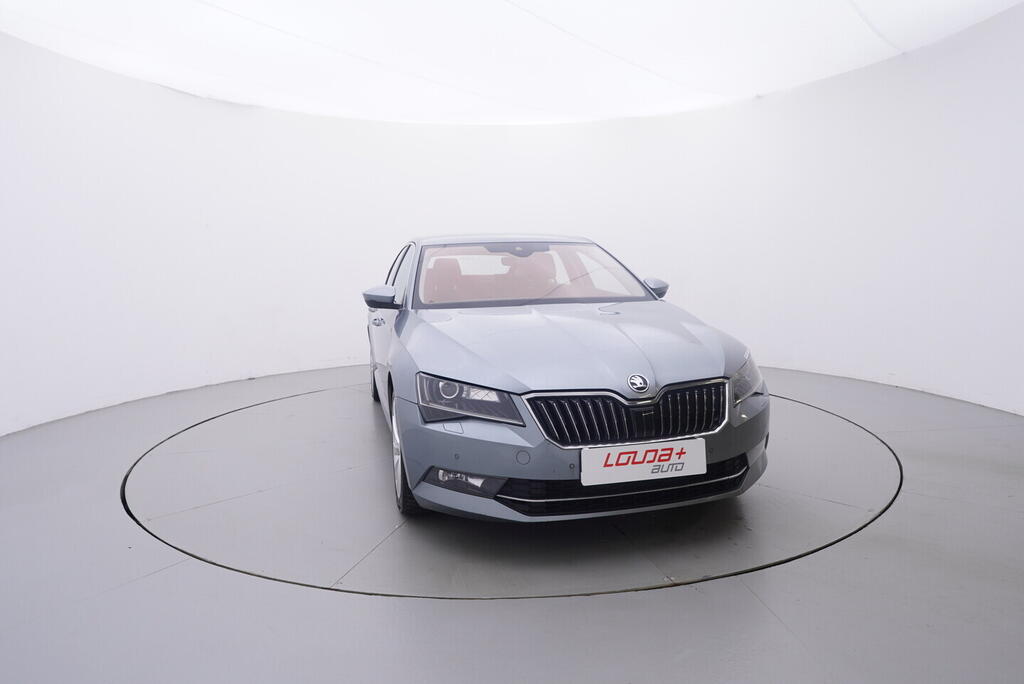 OV190V10615_17.webp_SUPERB  2.0 TSI 162 kW automat