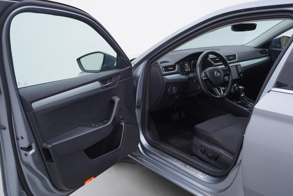 OV190V10615_18.webp_SUPERB  2.0 TSI 162 kW automat