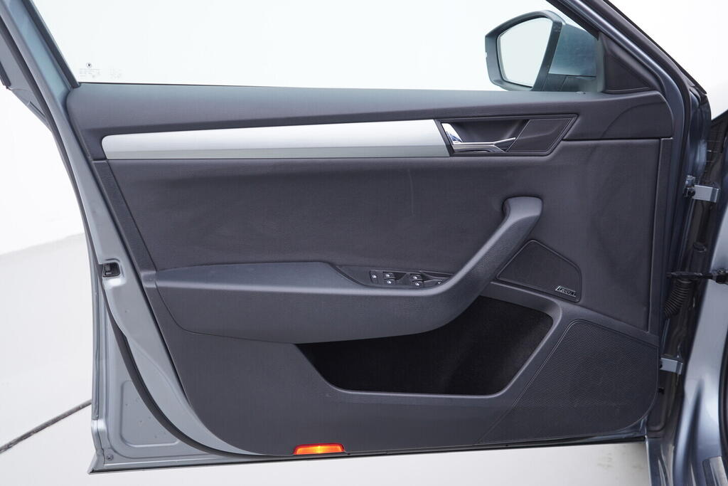 OV190V10615_19.webp_SUPERB  2.0 TSI 162 kW automat