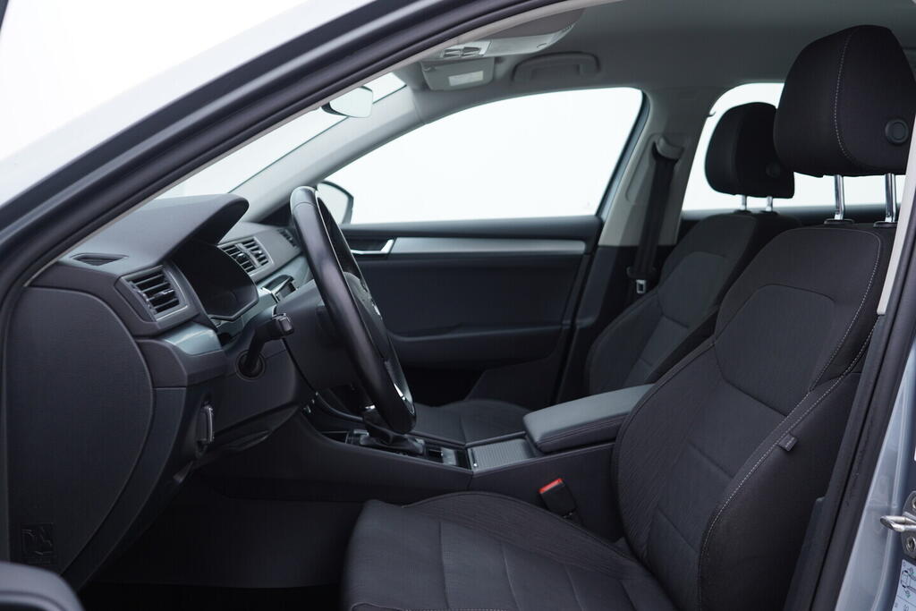 OV190V10615_24.webp_SUPERB  2.0 TSI 162 kW automat