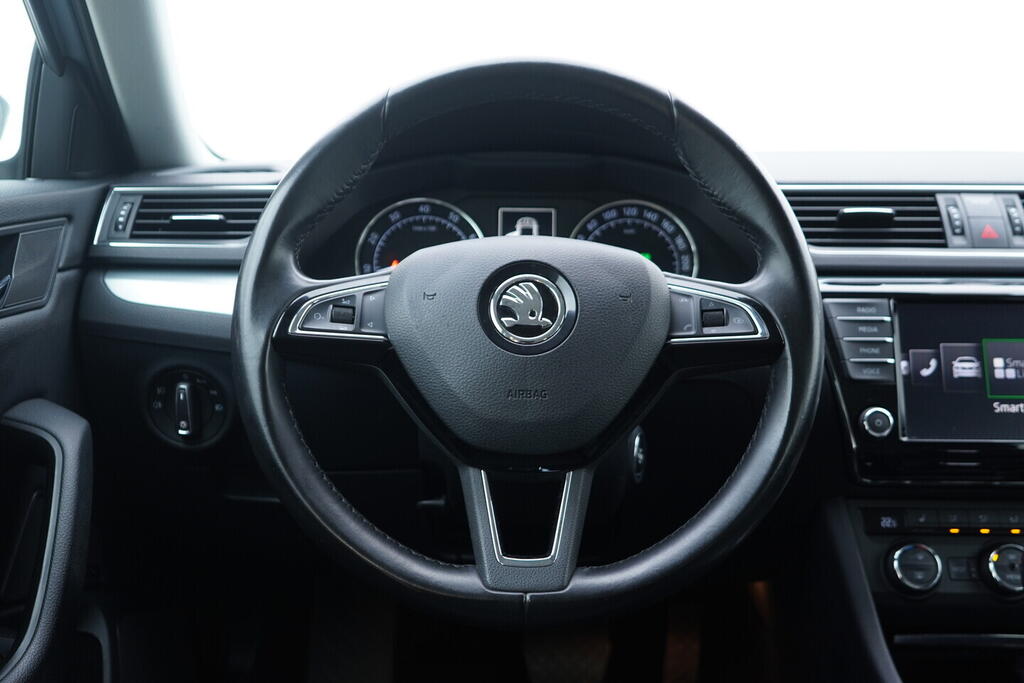 OV190V10615_28.webp_SUPERB  2.0 TSI 162 kW automat