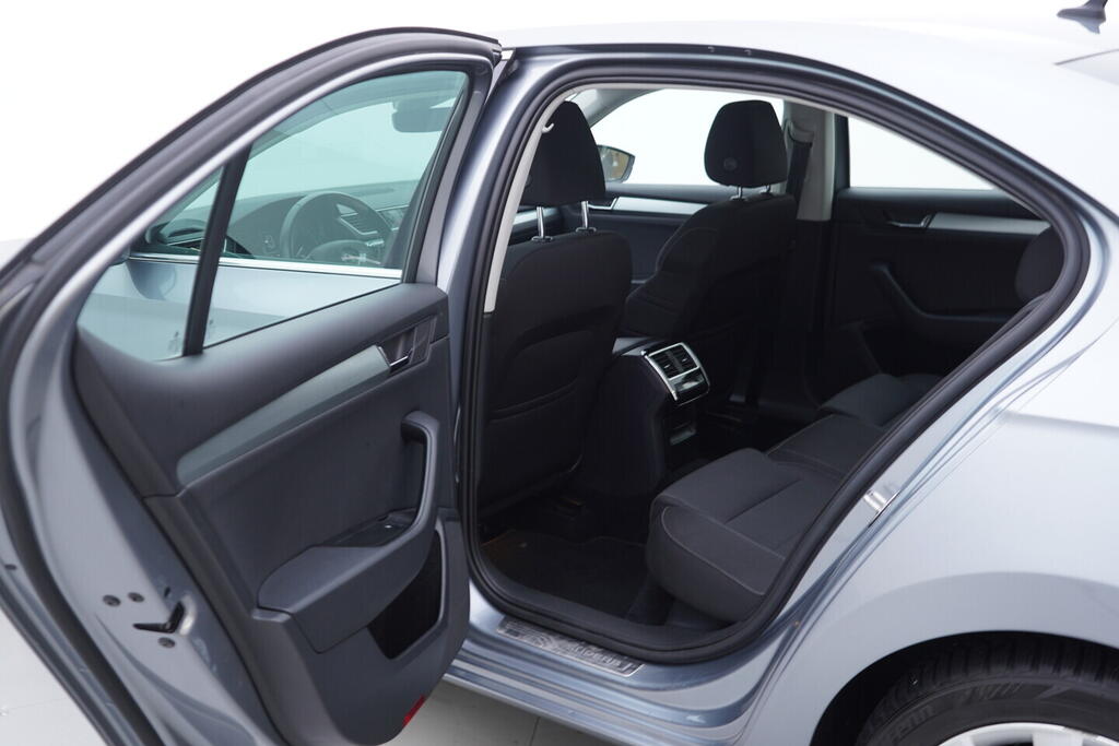 OV190V10615_35.webp_SUPERB  2.0 TSI 162 kW automat