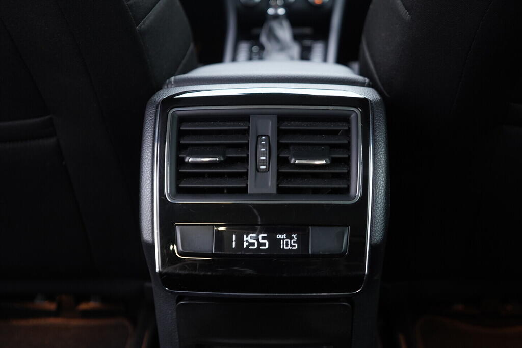 OV190V10615_36.webp_SUPERB  2.0 TSI 162 kW automat