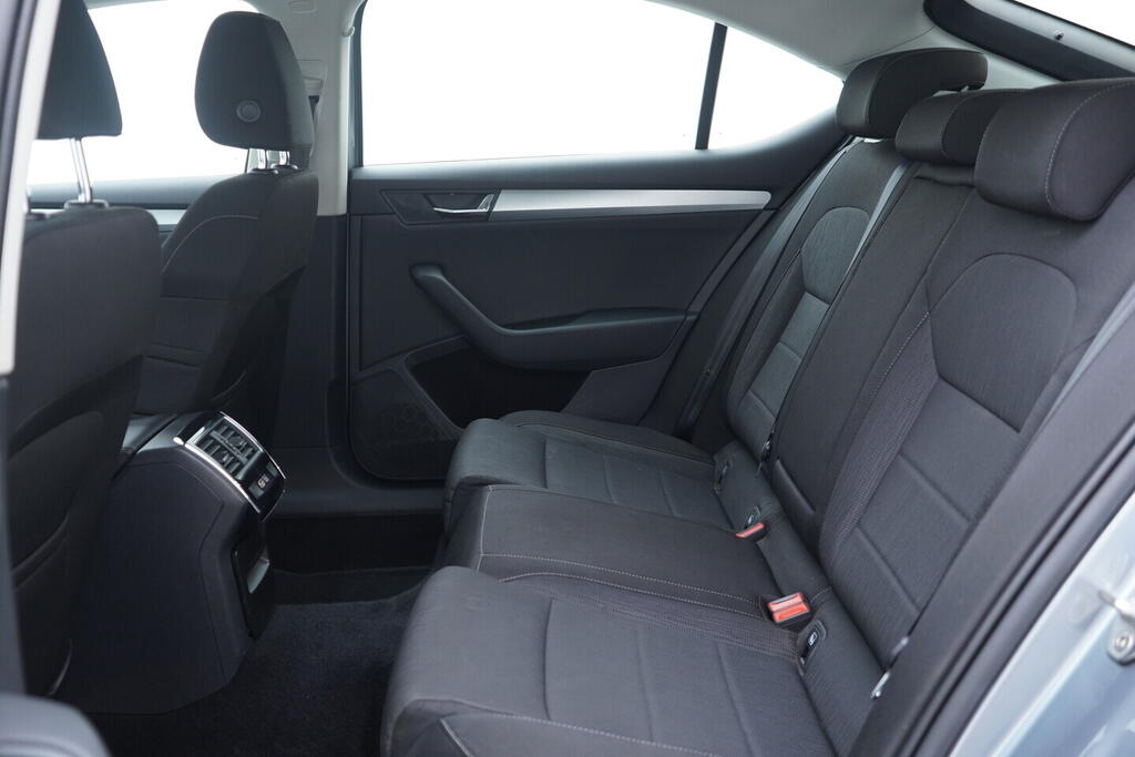 OV190V10615_37.webp_SUPERB  2.0 TSI 162 kW automat