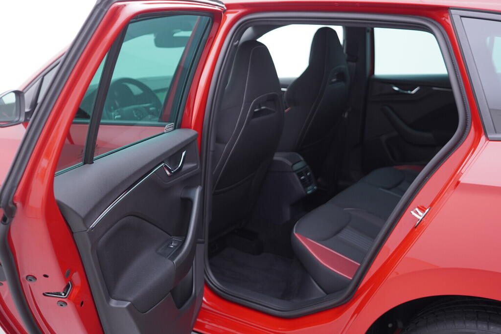 OV190V10620_34.webp_SCALA Monte Carlo 1.0  81 kW manuál, DPH