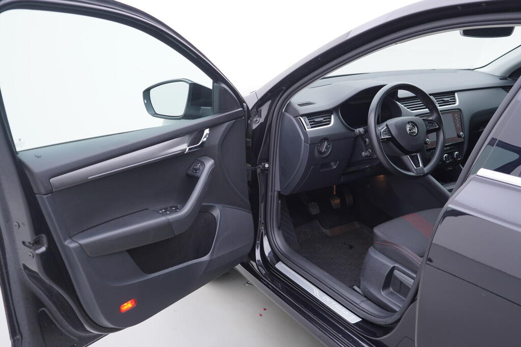 OV190V10622_18.webp_OCTAVIA Style Extra 1.5 TSI 110 kW manuál, DPH