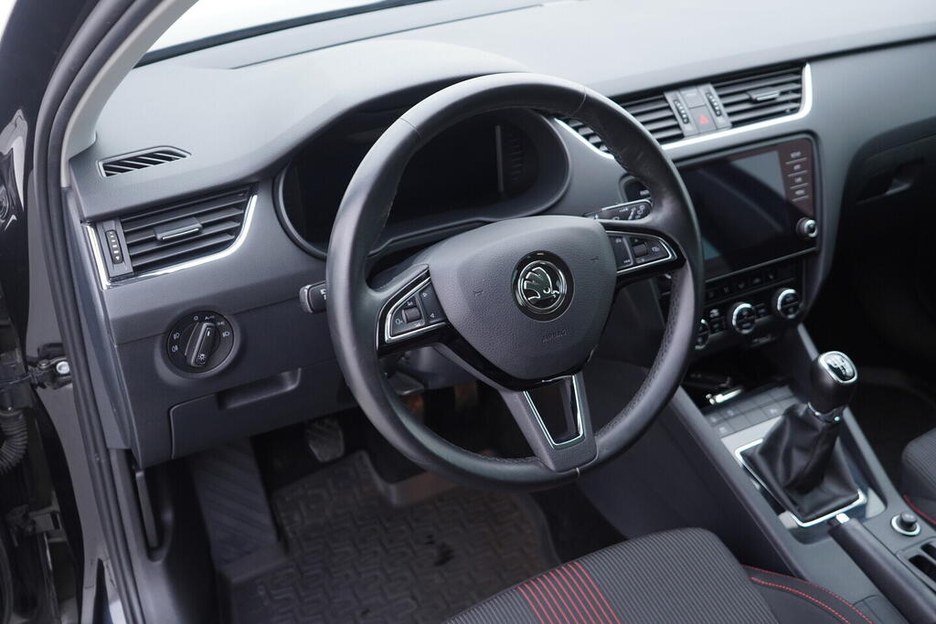 OV190V10622_22.webp_OCTAVIA Style Extra 1.5 TSI 110 kW manuál, DPH