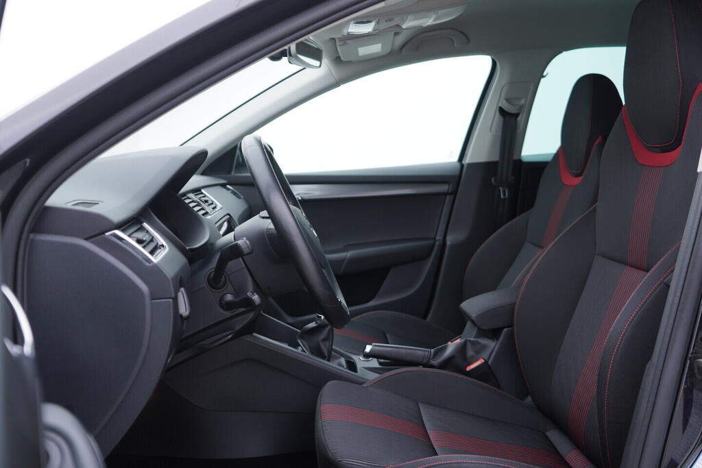 OV190V10622_23.webp_OCTAVIA Style Extra 1.5 TSI 110 kW manuál, DPH