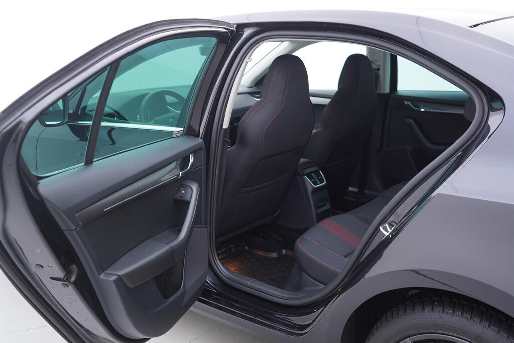 OV190V10622_35.webp_OCTAVIA Style Extra 1.5 TSI 110 kW manuál, DPH