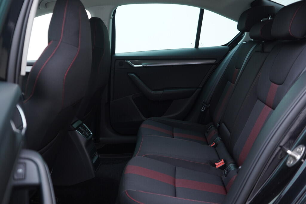 OV190V10622_37.webp_OCTAVIA Style Extra 1.5 TSI 110 kW manuál, DPH