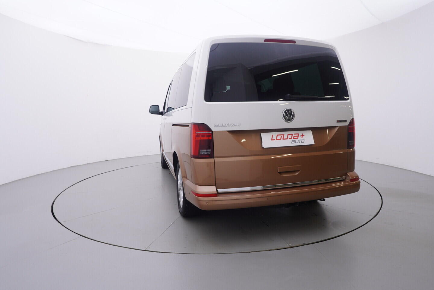 OV190V10627_13.webp_MULTIVAN Highline 2.0 TDI 150 kW automat, DPH