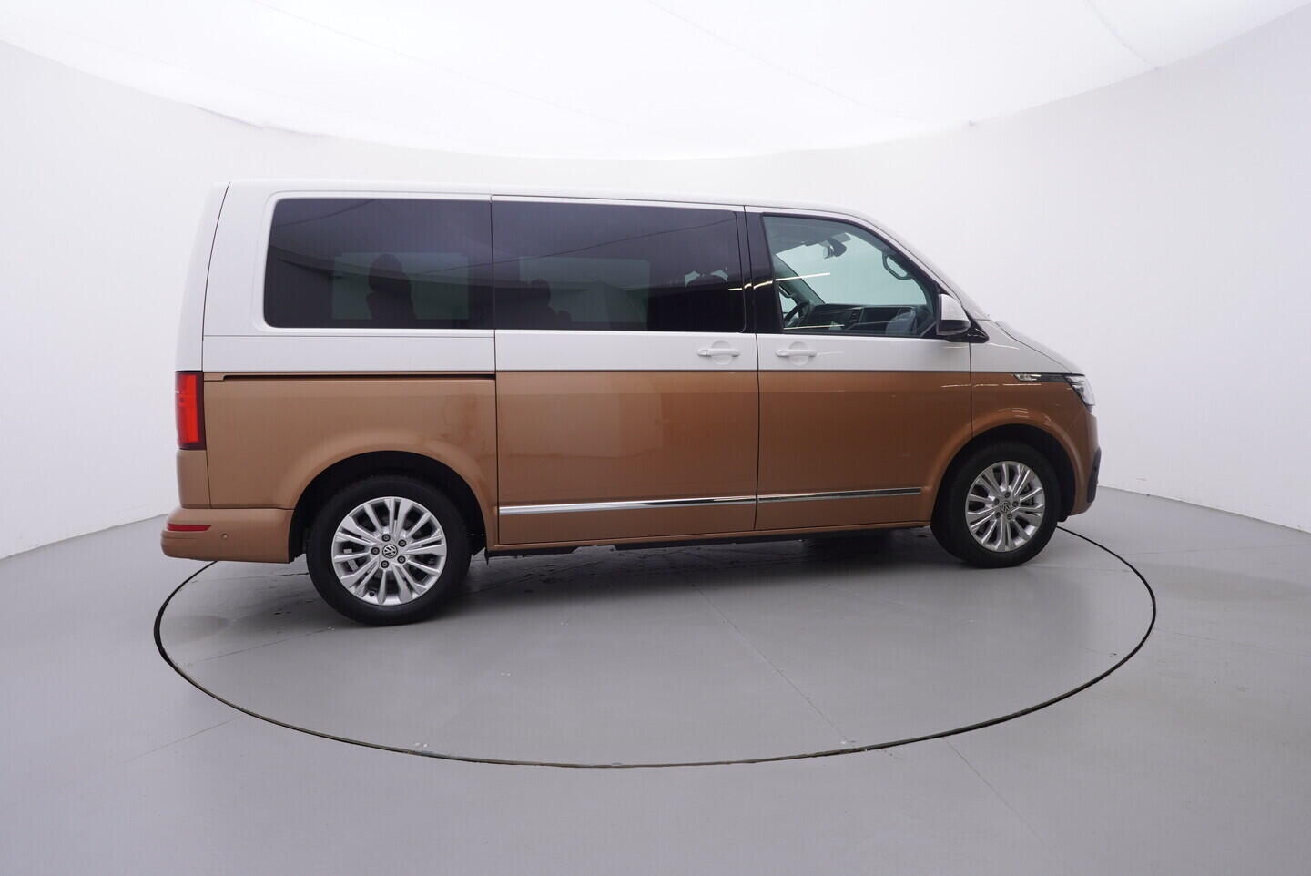 OV190V10627_15.webp_MULTIVAN Highline 2.0 TDI 150 kW automat, DPH