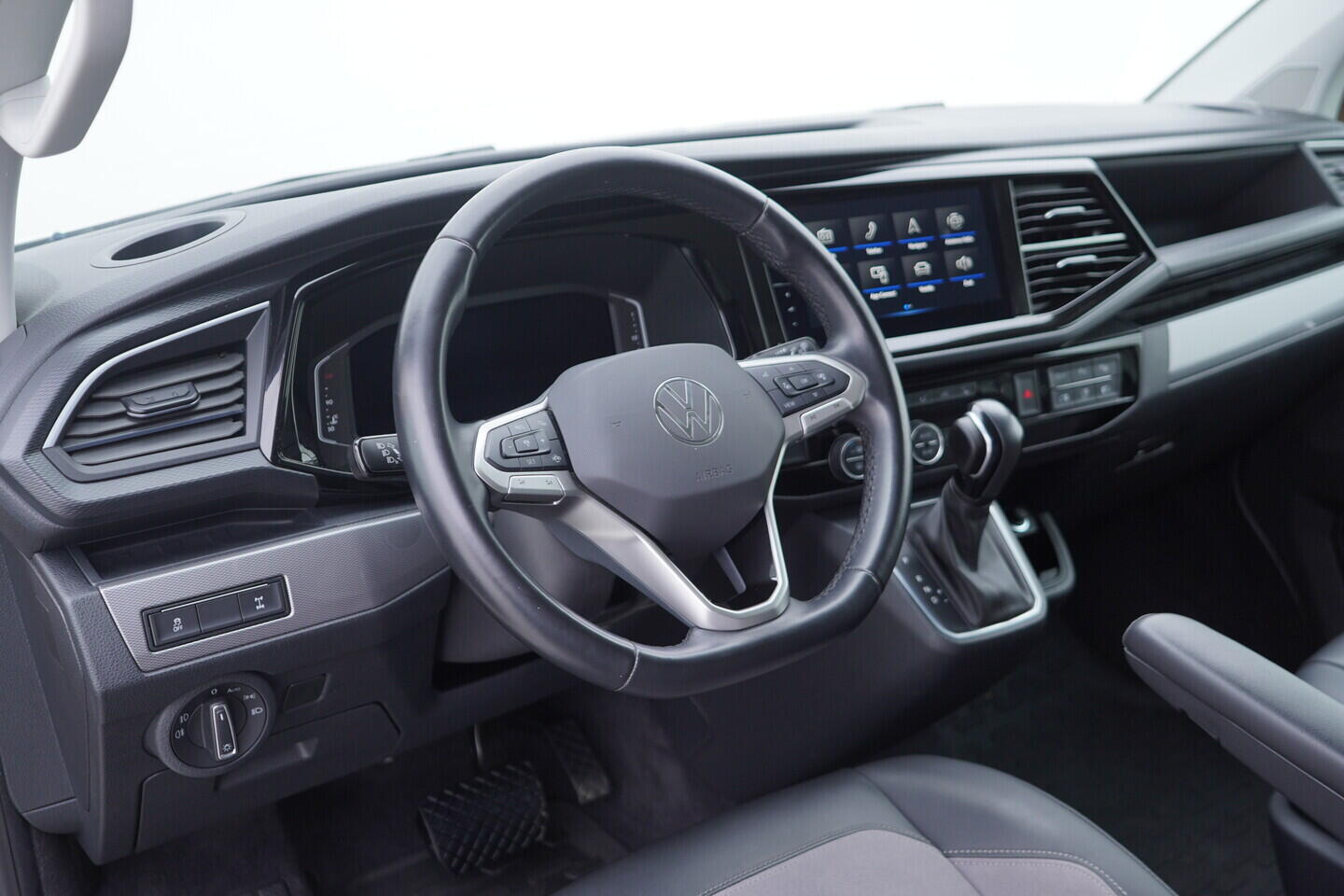 OV190V10627_21.webp_MULTIVAN Highline 2.0 TDI 150 kW automat, DPH