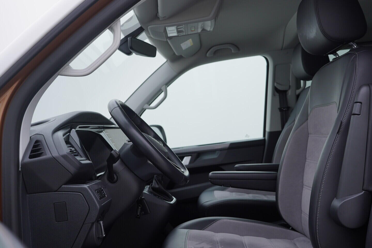 OV190V10627_22.webp_MULTIVAN Highline 2.0 TDI 150 kW automat, DPH