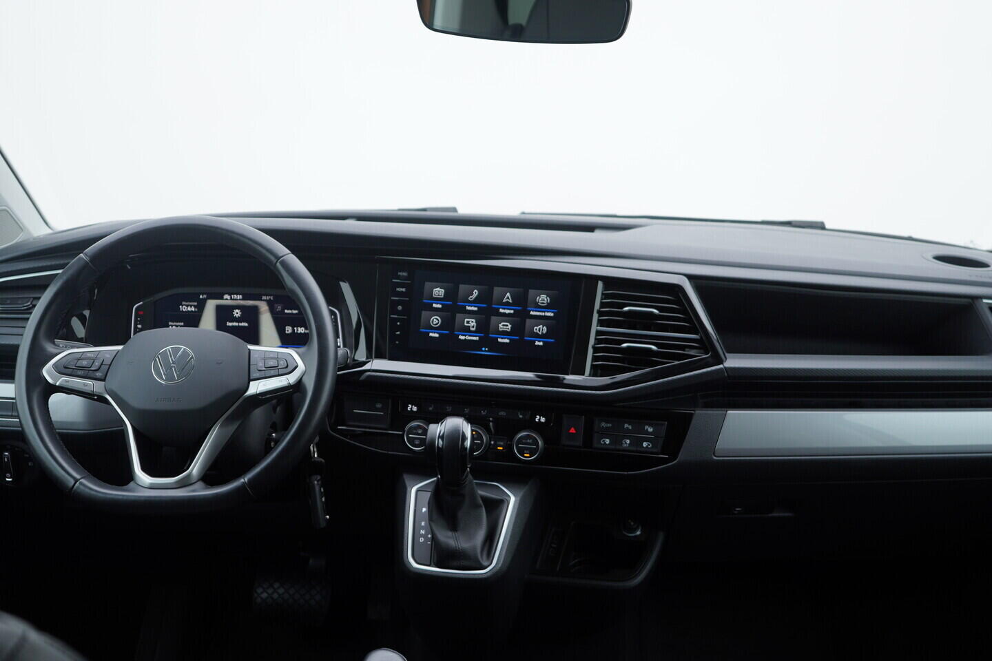 OV190V10627_25.webp_MULTIVAN Highline 2.0 TDI 150 kW automat, DPH