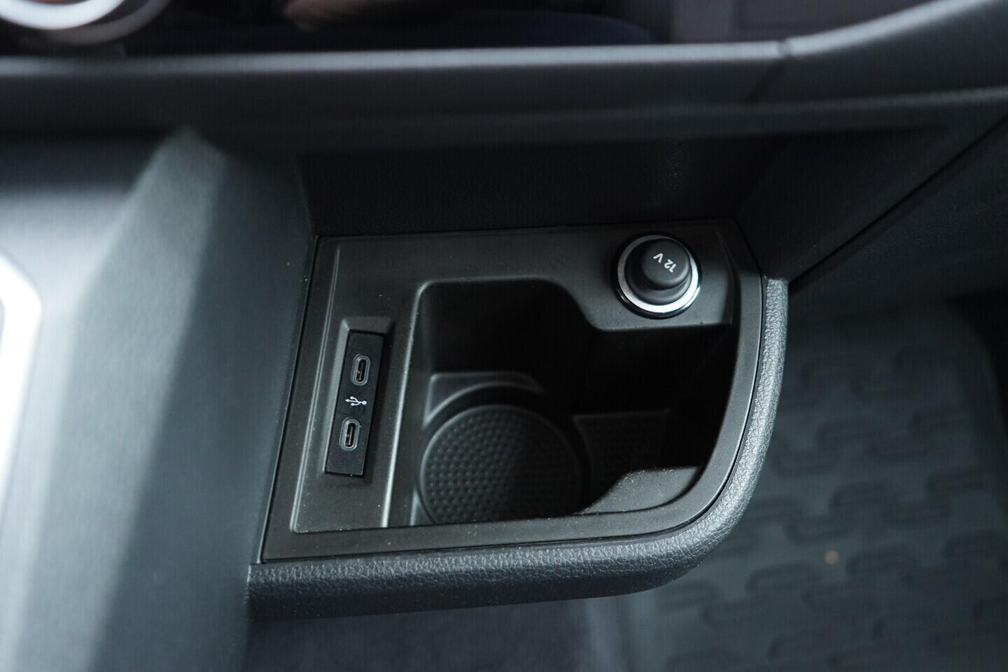 OV190V10627_33.webp_MULTIVAN Highline 2.0 TDI 150 kW automat, DPH