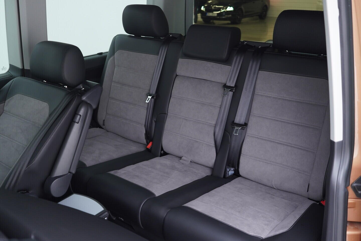 OV190V10627_38.webp_MULTIVAN Highline 2.0 TDI 150 kW automat, DPH