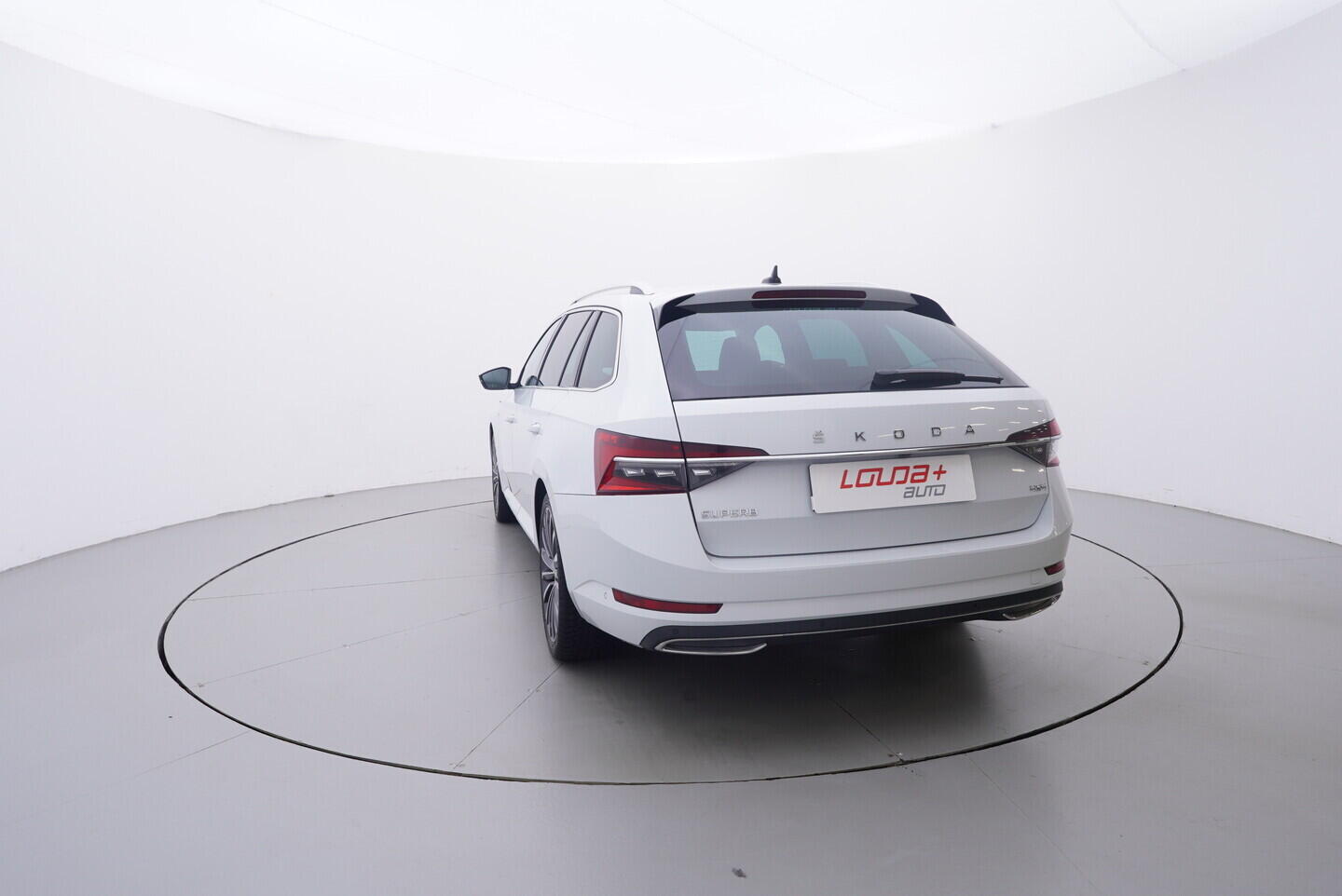 OV190V10630_13.webp_SUPERB  2.0 TDI 147 kW automat, DPH