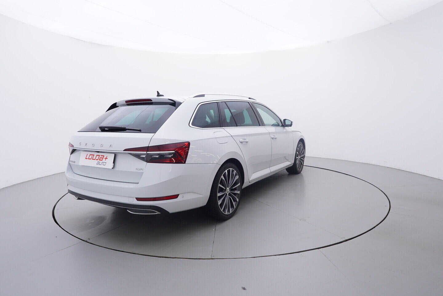 OV190V10630_14.webp_SUPERB  2.0 TDI 147 kW automat, DPH