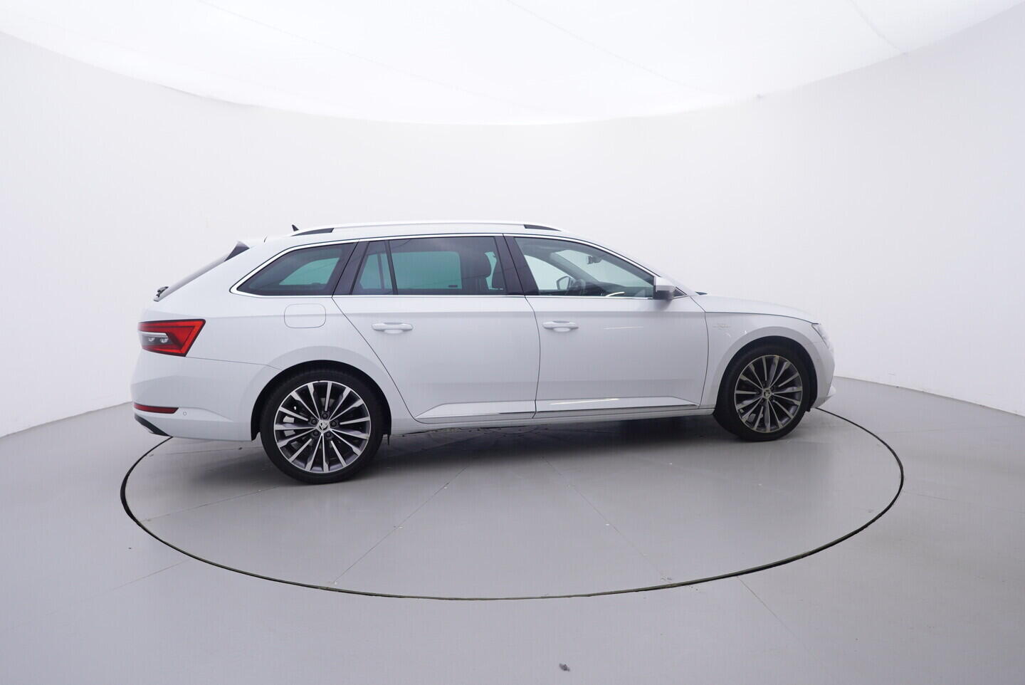 OV190V10630_15.webp_SUPERB  2.0 TDI 147 kW automat, DPH