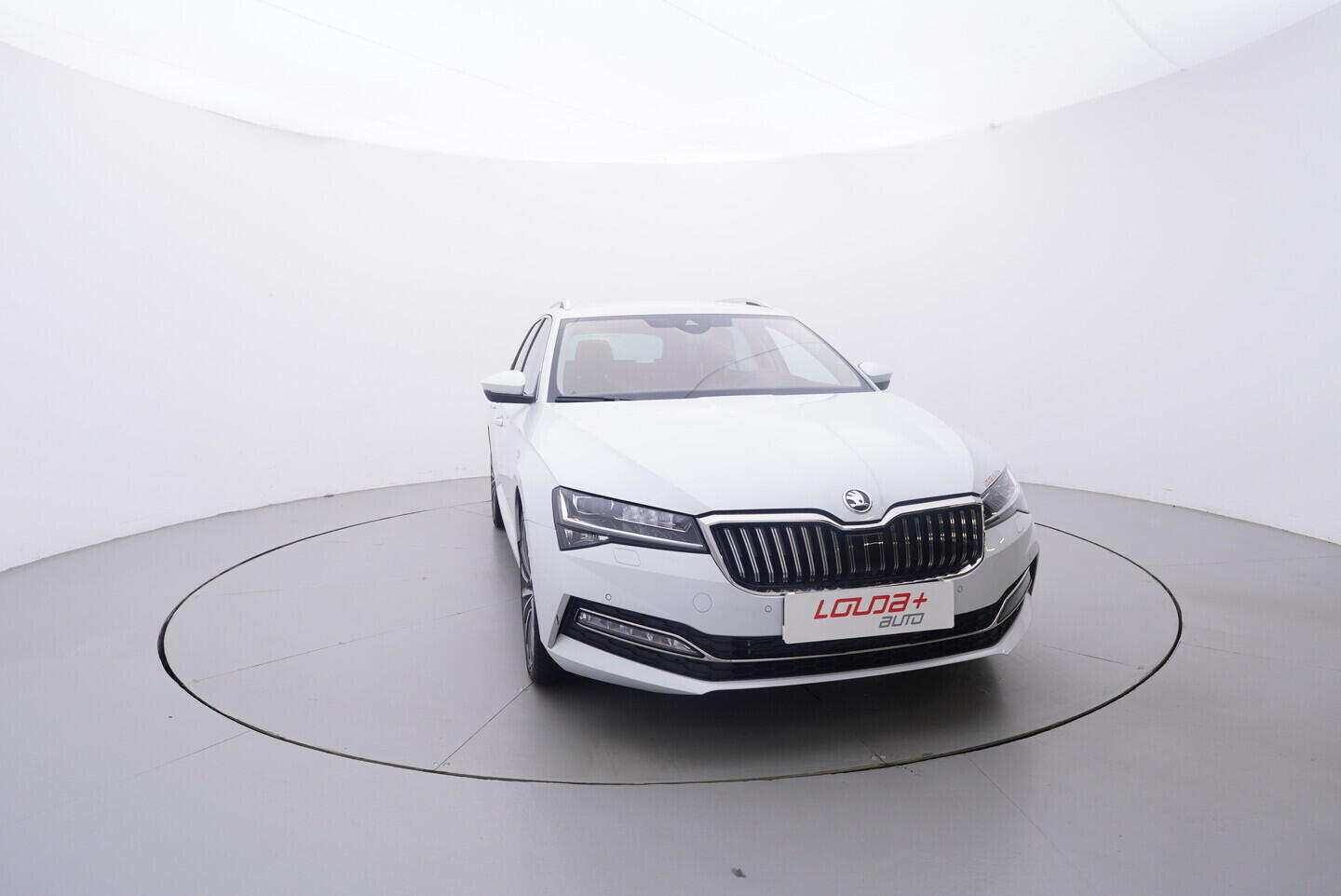 OV190V10630_17.webp_SUPERB  2.0 TDI 147 kW automat, DPH