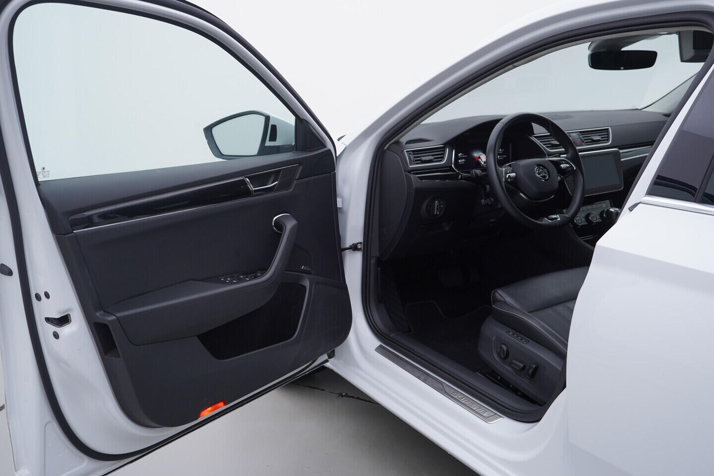 OV190V10630_18.webp_SUPERB  2.0 TDI 147 kW automat, DPH