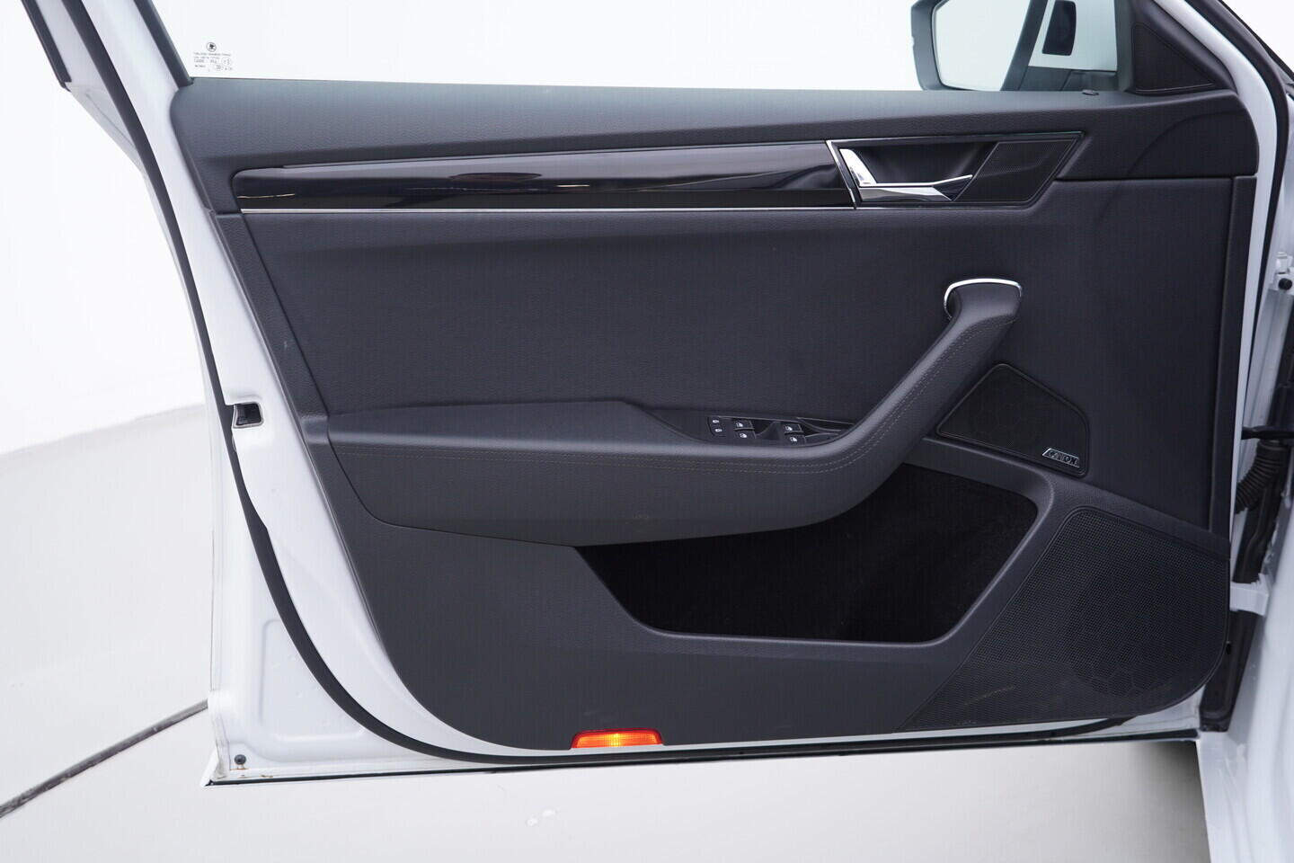 OV190V10630_19.webp_SUPERB  2.0 TDI 147 kW automat, DPH