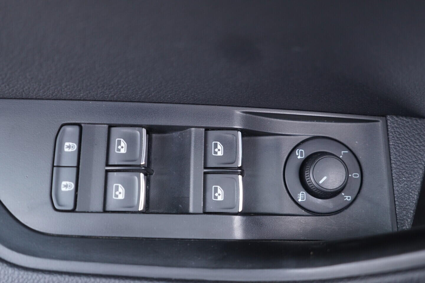 OV190V10630_20.webp_SUPERB  2.0 TDI 147 kW automat, DPH