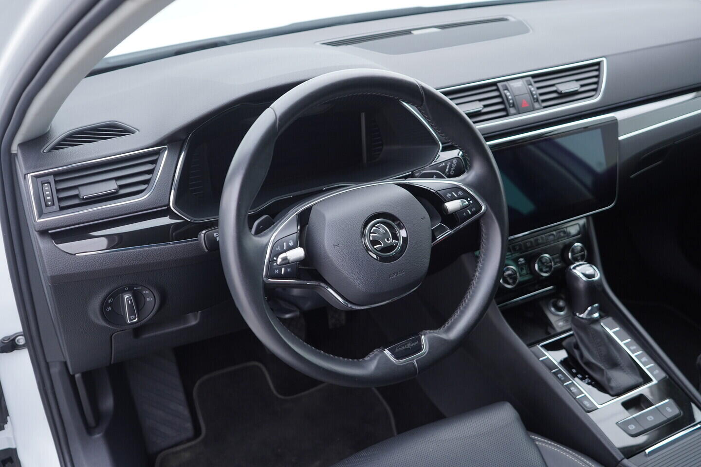 OV190V10630_23.webp_SUPERB  2.0 TDI 147 kW automat, DPH