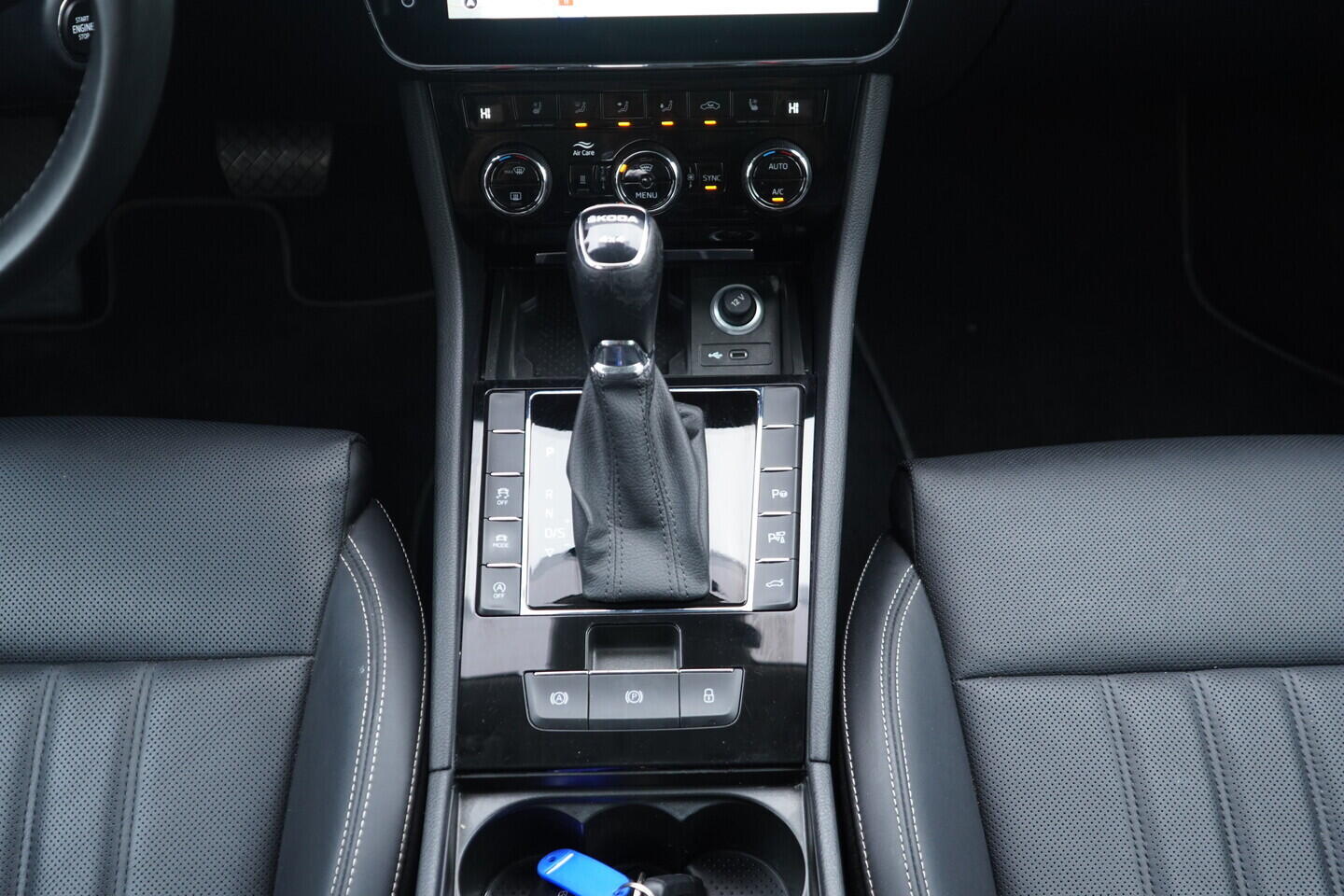 OV190V10630_37.webp_SUPERB  2.0 TDI 147 kW automat, DPH