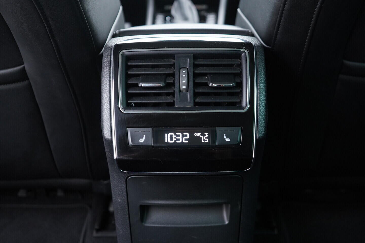 OV190V10630_39.webp_SUPERB  2.0 TDI 147 kW automat, DPH