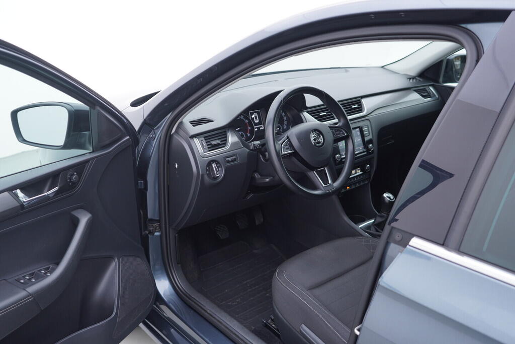 OV190V10632_18.webp_RAPID  1.0 TSI 81 kW manuál