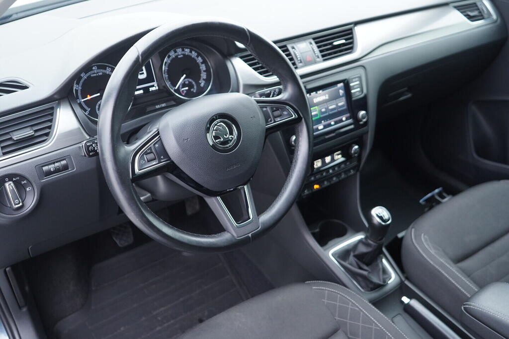 OV190V10632_21.webp_RAPID  1.0 TSI 81 kW manuál