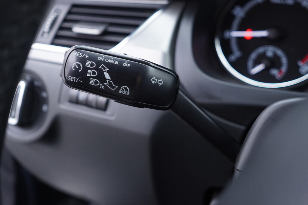 OV190V10632_23.webp_RAPID  1.0 TSI 81 kW manuál