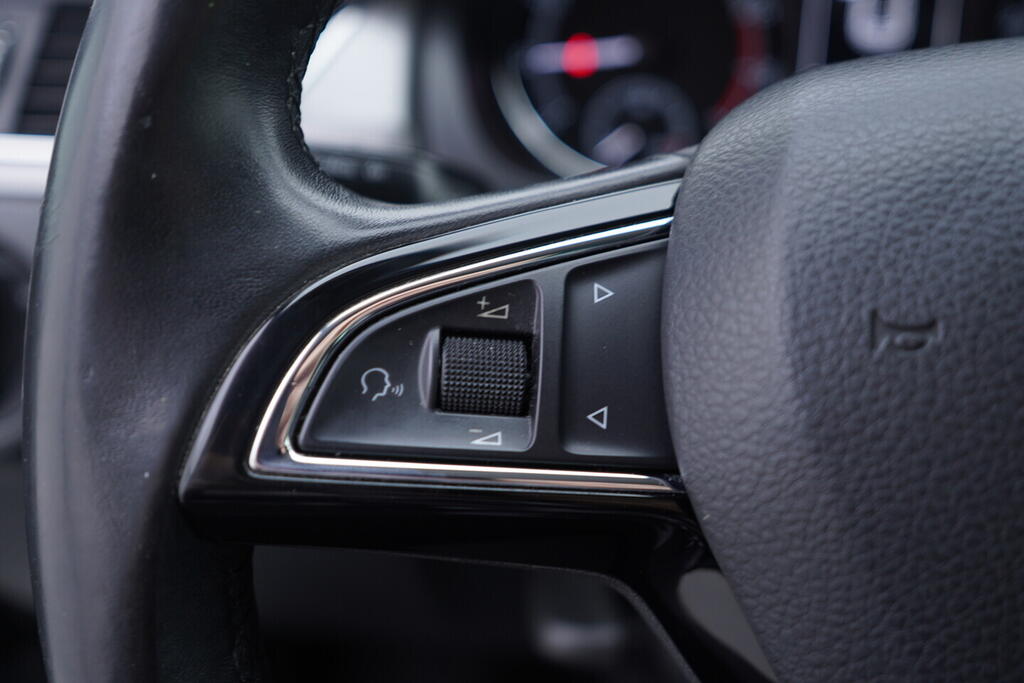 OV190V10632_25.webp_RAPID  1.0 TSI 81 kW manuál