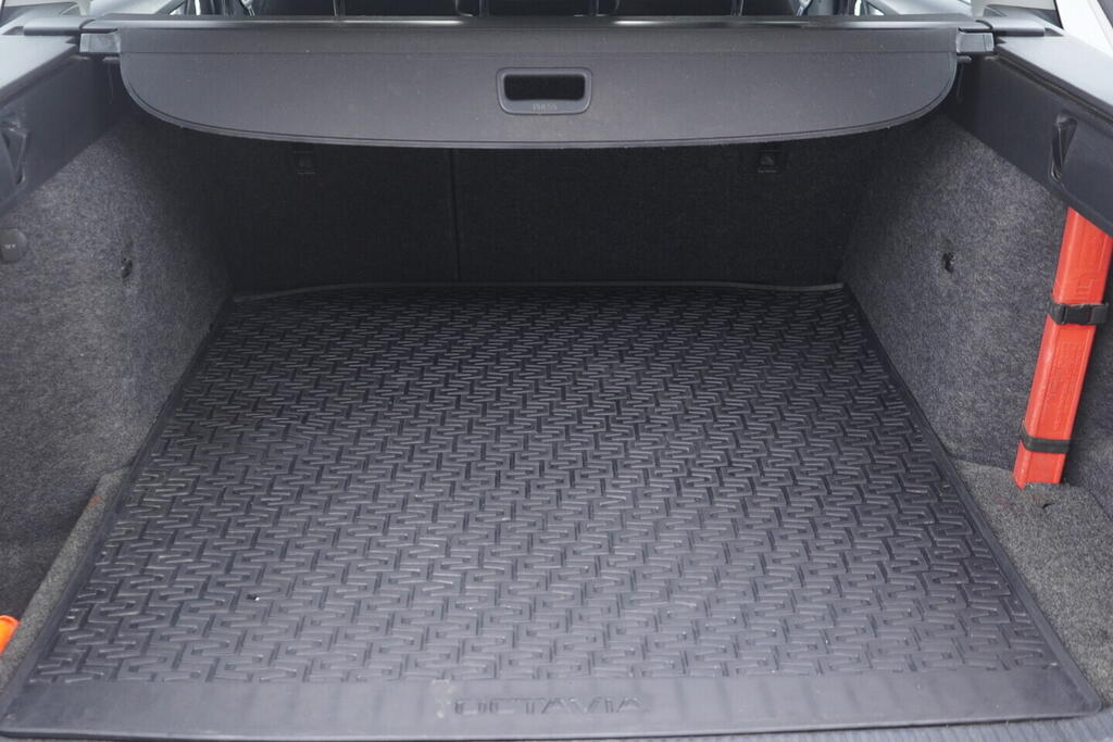 OV190V10635_35.webp_OCTAVIA Ambition 1.4 TSI CNG 81 kW manuál, DPH