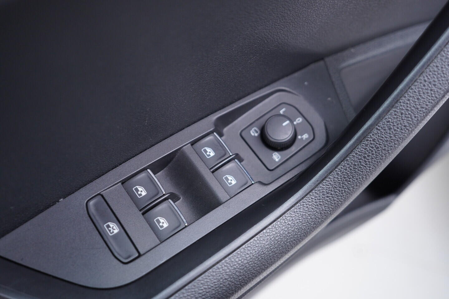 OV190V10637_20.webp_KAROQ Style 1.5 TSI 110 kW manuál