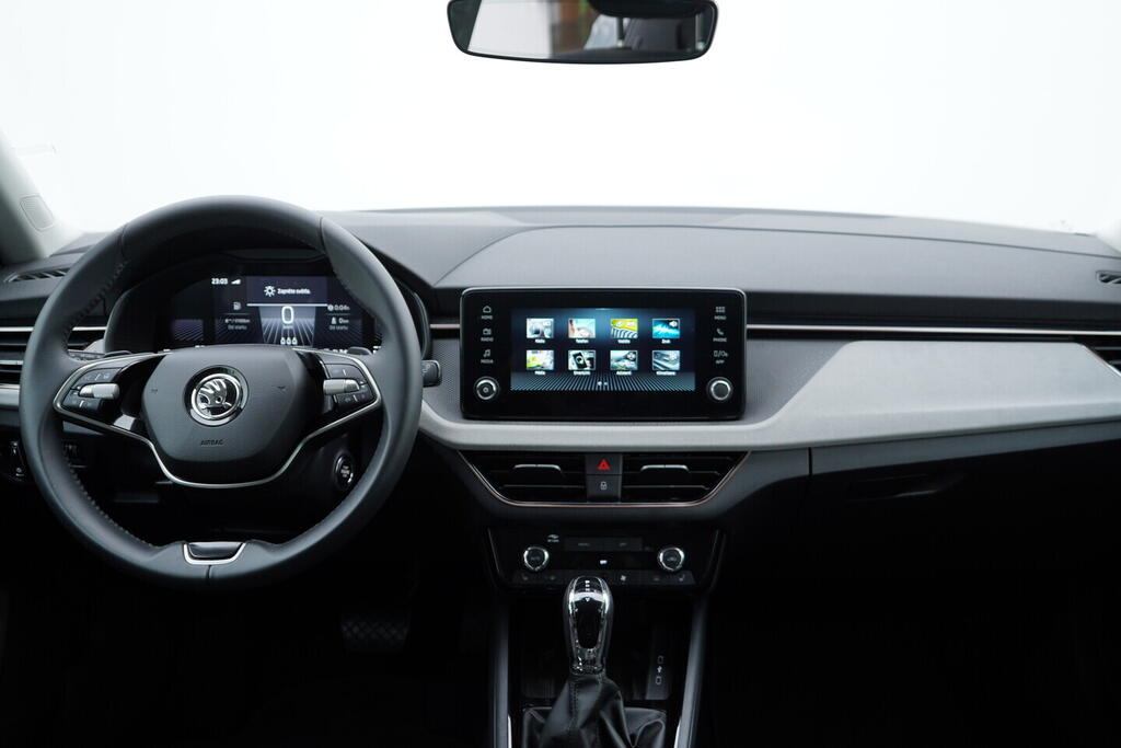 OV190V10638_25.webp_SCALA Top Selection 1.0 TSI 85 kW automat, DPH